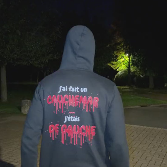 Vidéo : la capuche se retourne et révèle un masque Scream