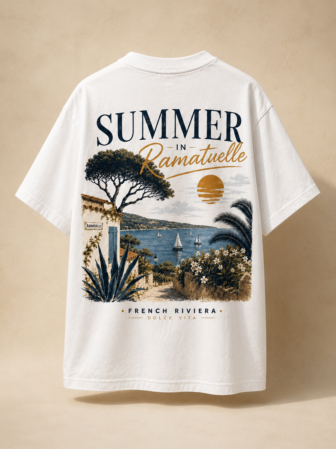T-shirt Summer in Ramatuelle Hustle Wear, blanc oversize, imprimé baie de Ramatuelle au dos